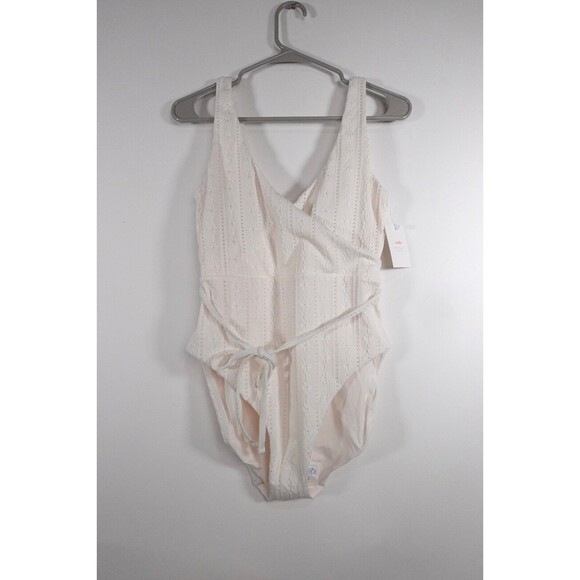 Andie Swim The Belmar One Piece Swimsuit Floral Eyelet Coconut/Cream Size Medium - Picture 2 of 12